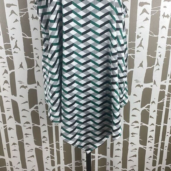 NEW Satin Geometric Print Handkerchief Hem High Neck Tank Top L - Picture 6 of 8